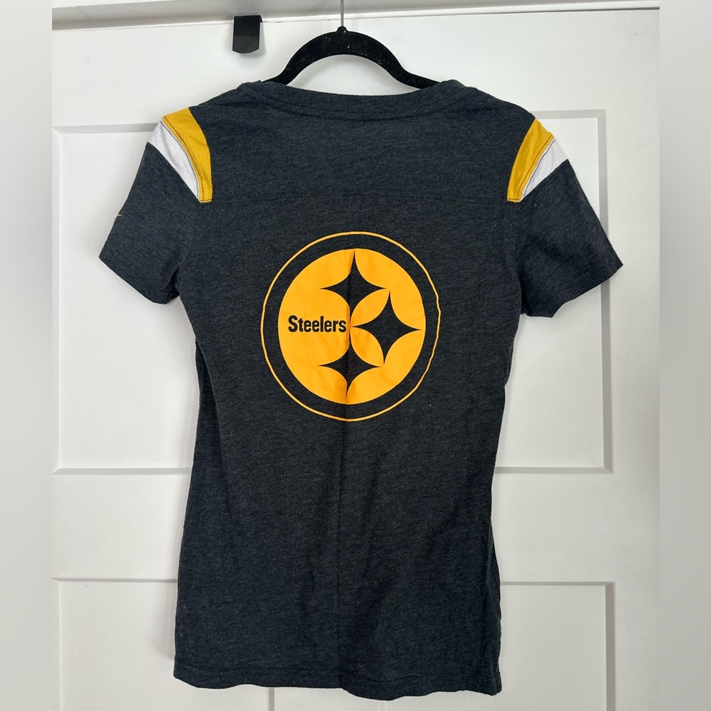 Nike NFL Team Apparel Pittsburgh Steelers Women’s M V-Neck Tee - Picture 3 of 5